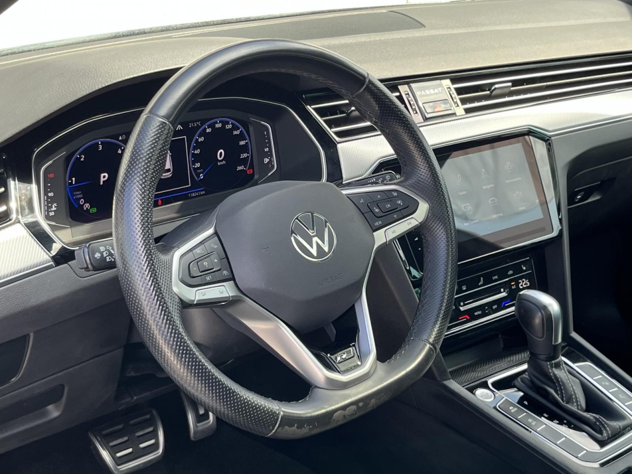 Passat Variant 2,0 TDI DSG 4Motion R-Line (AHK+Navi)