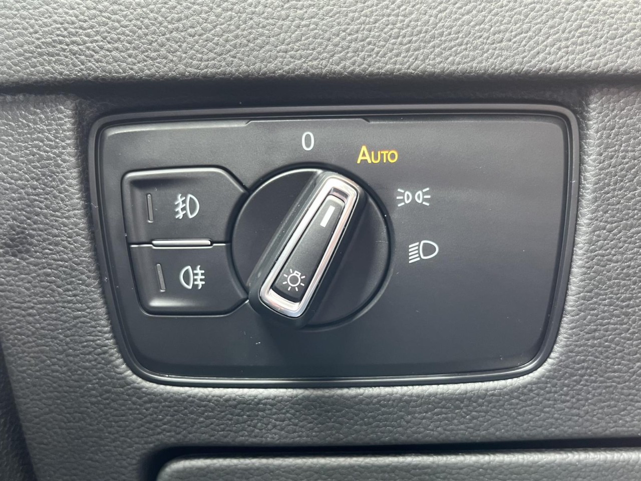 Passat Variant 2,0 TDI DSG 4Motion R-Line (AHK+Navi)