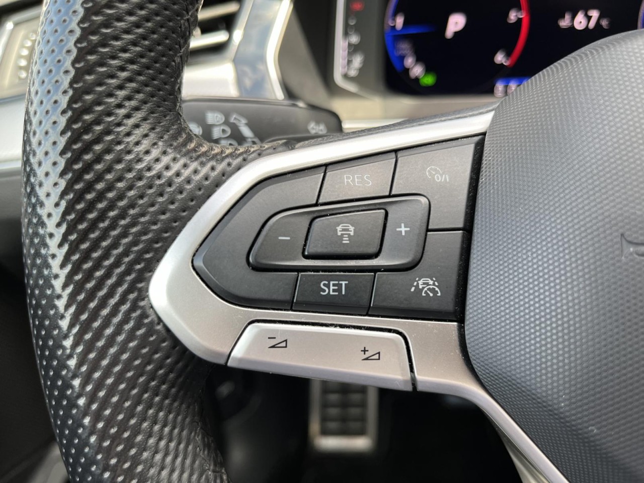 Passat Variant 2,0 TDI DSG 4Motion R-Line (AHK+Navi)