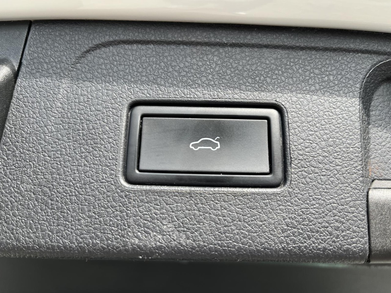 Passat Variant 2,0 TDI DSG 4Motion R-Line (AHK+Navi)