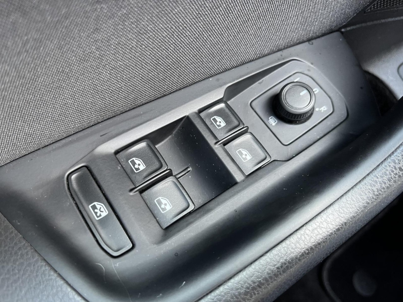Passat Variant 2,0 TDI DSG Business (AHK+Navi+RearView)