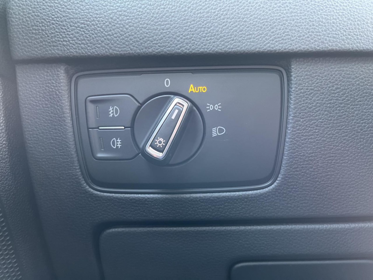 Passat Variant 2,0 TDI DSG Business (AHK+Navi+RearView)
