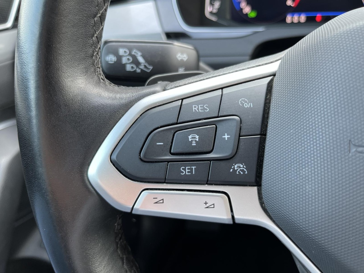 Passat Variant 2,0 TDI DSG Business (AHK+Navi+RearView)