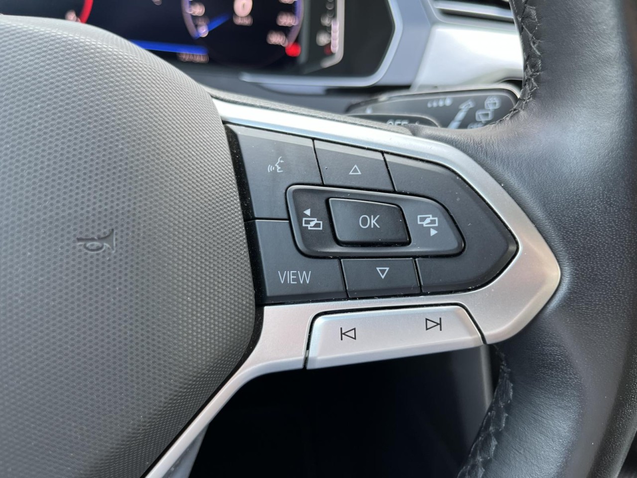 Passat Variant 2,0 TDI DSG Business (AHK+Navi+RearView)