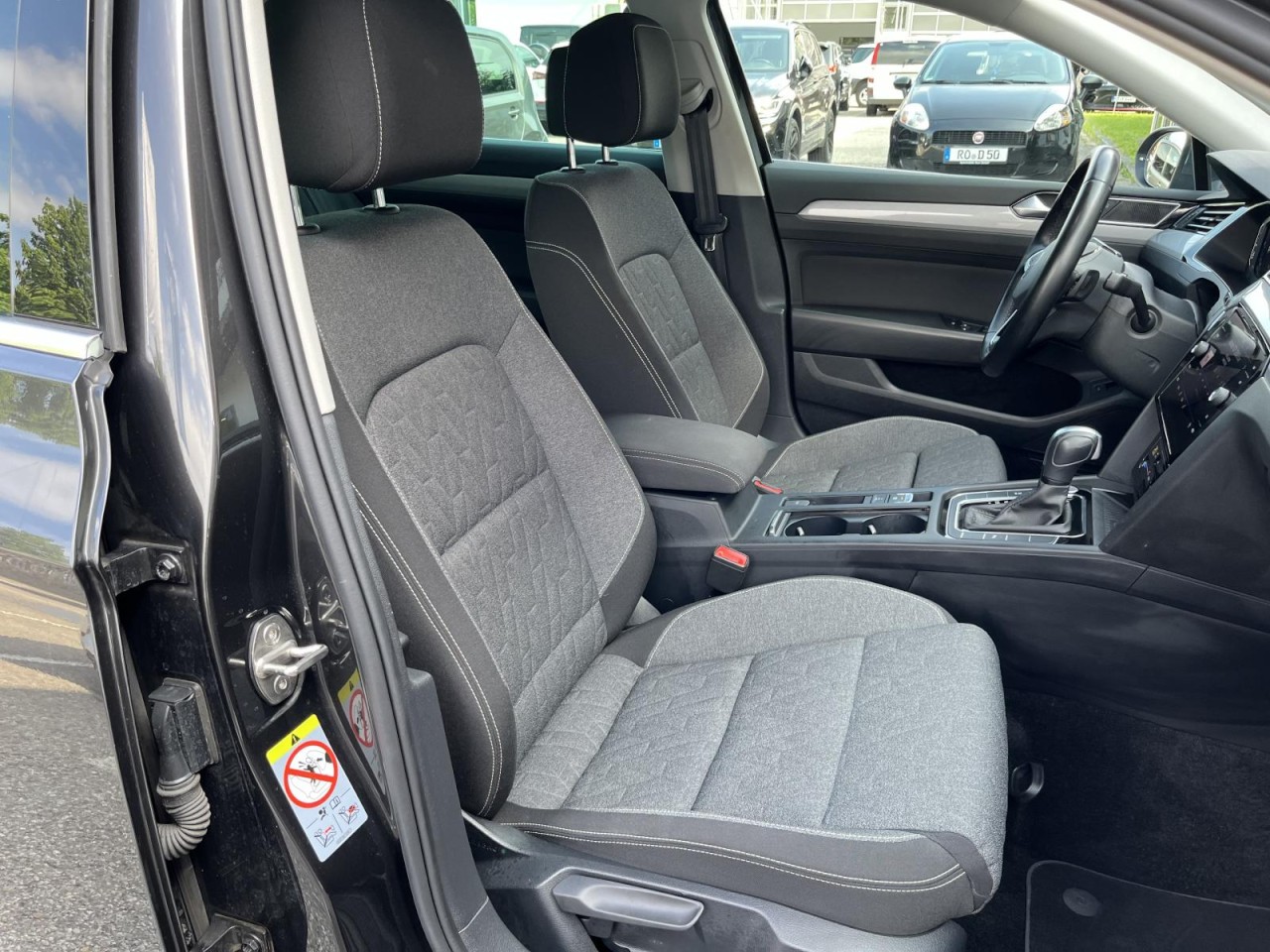 Passat Variant 2,0 TDI DSG Business (AHK+Navi+RearView)