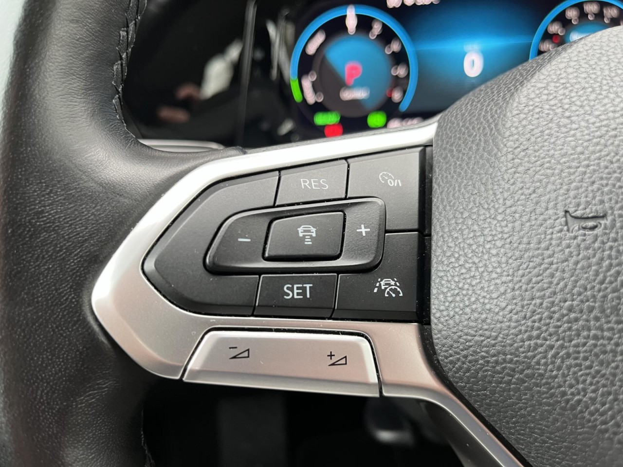 Golf VIII 1,4 eHybrid DSG Style (Navi+RearView+AHK)