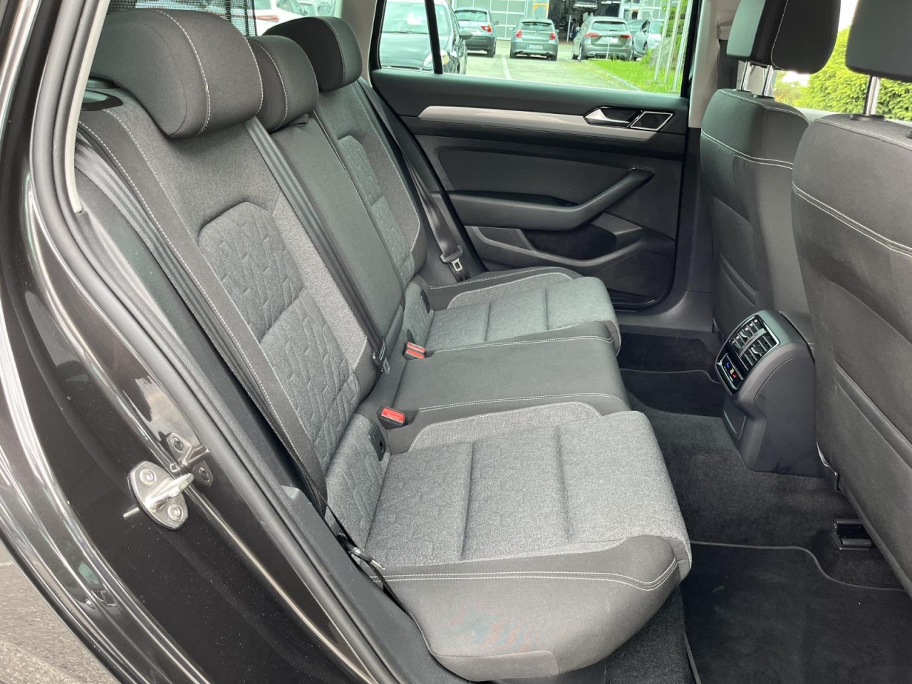 Passat Variant 2,0 TDI DSG Bussiness (AHK+ACC+RearView)