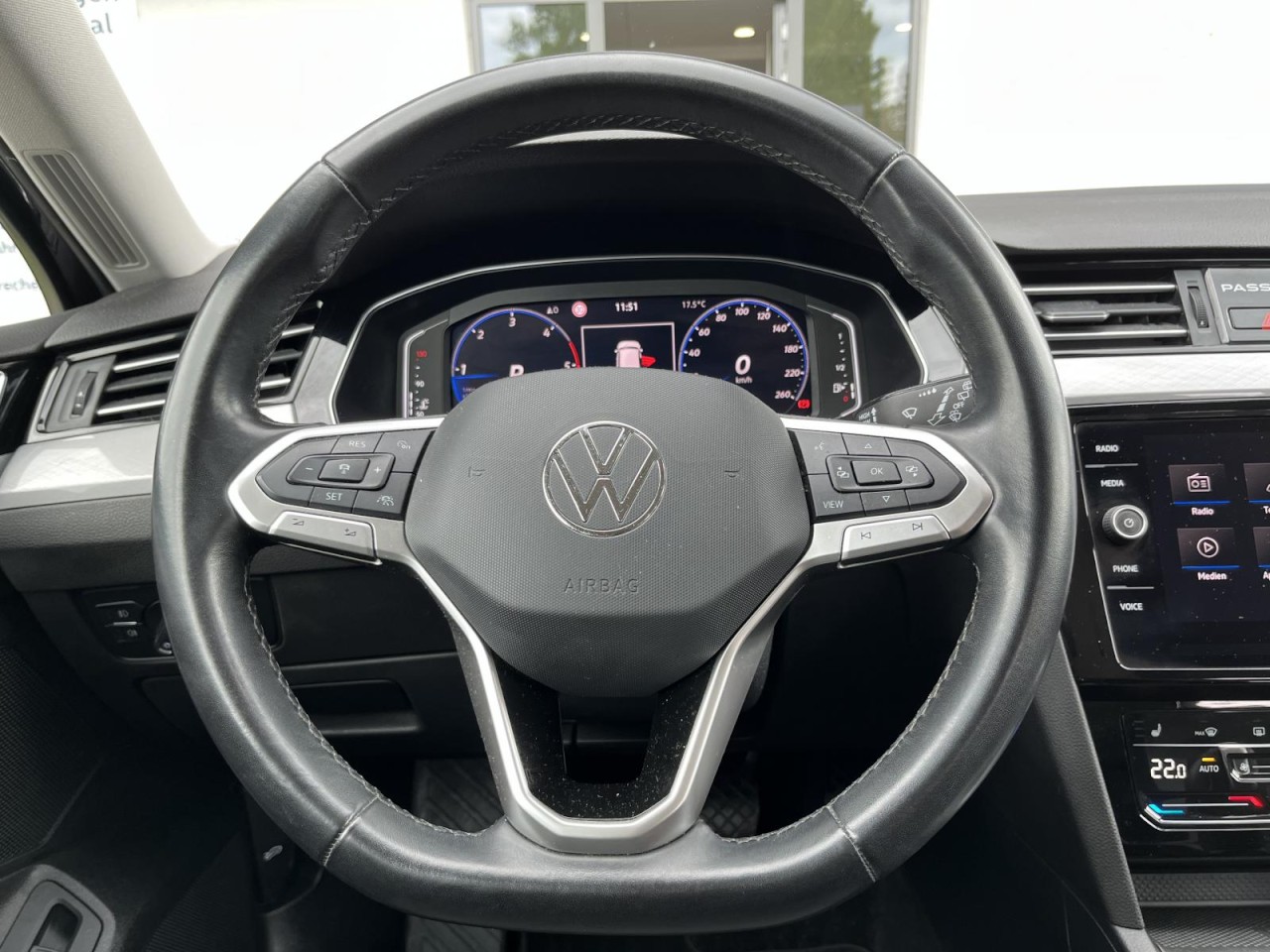 Passat Variant 2,0 TDI DSG Bussiness (AHK+ACC+RearView)