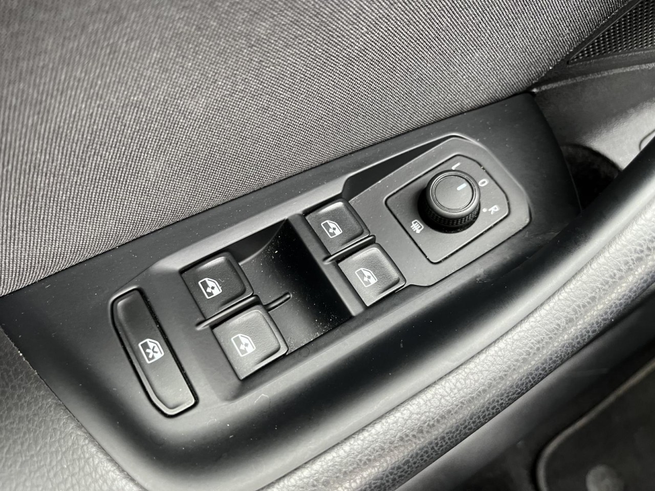 Passat Variant 2,0 TDI DSG Bussiness (AHK+ACC+RearView)