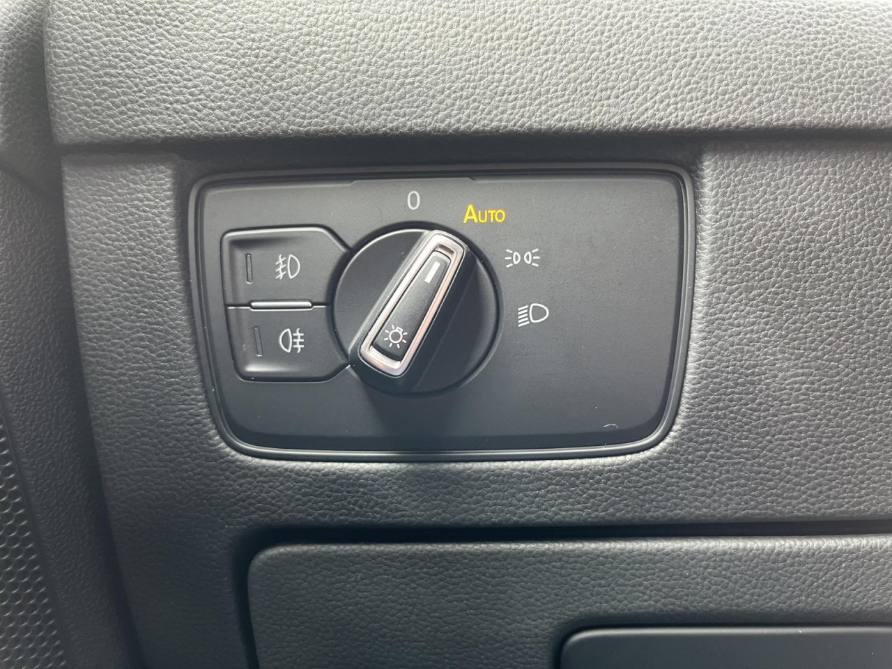 Passat Variant 2,0 TDI DSG Bussiness (AHK+ACC+RearView)