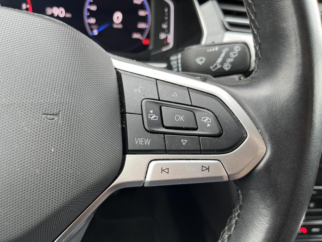 Passat Variant 2,0 TDI DSG Bussiness (AHK+ACC+RearView)