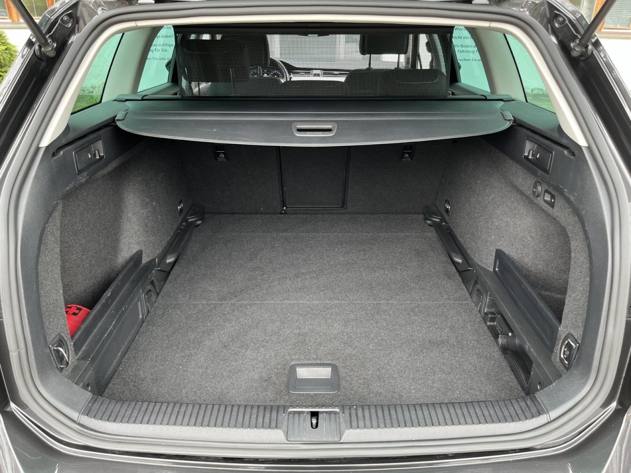 Passat Variant 2,0 TDI DSG Bussiness (AHK+ACC+RearView)