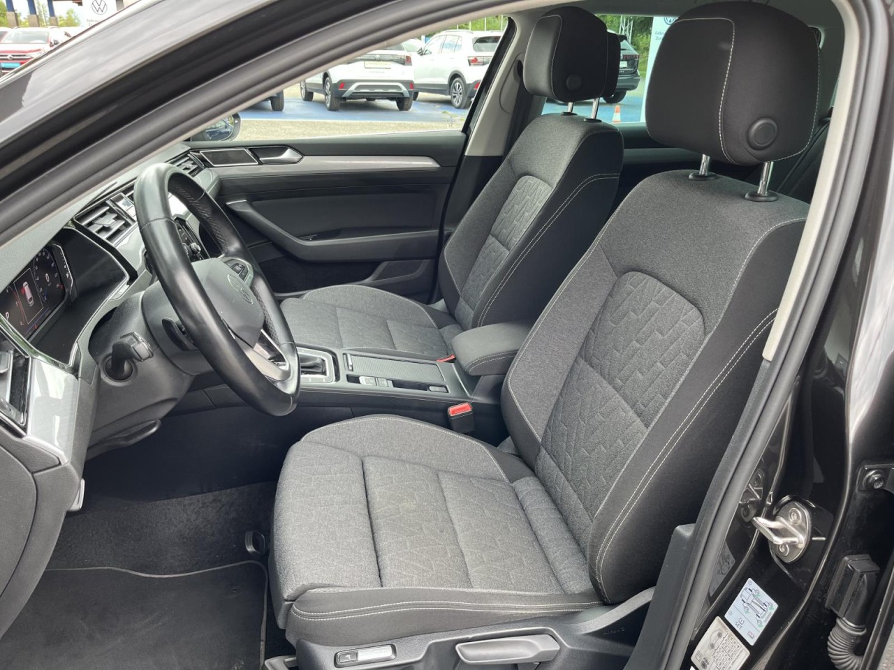 Passat Variant 2,0 TDI DSG Bussiness (AHK+ACC+RearView)