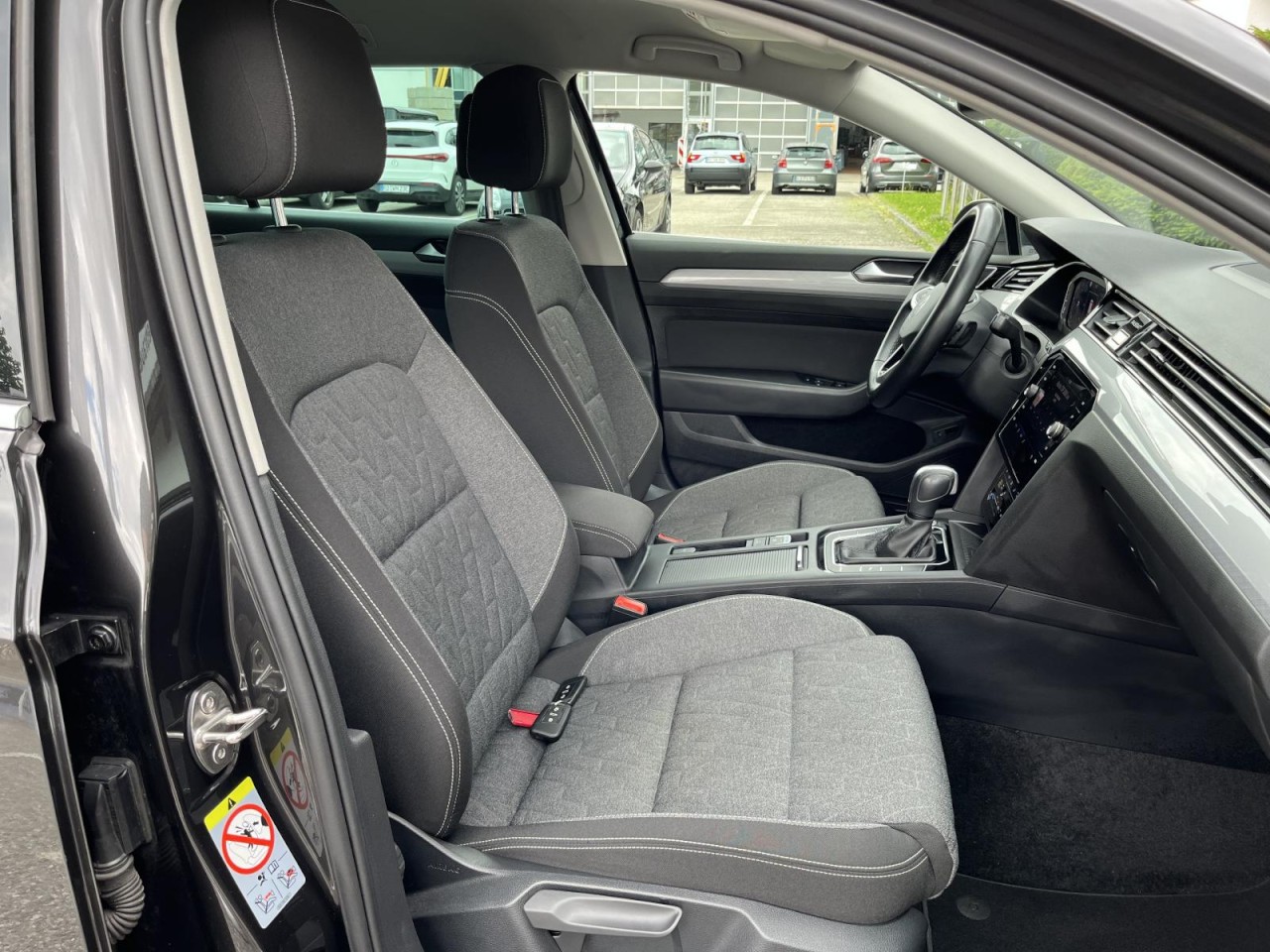 Passat Variant 2,0 TDI DSG Bussiness (AHK+ACC+RearView)