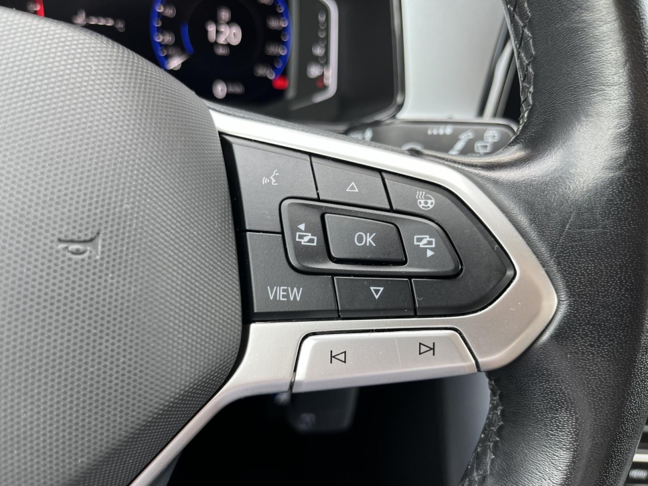 T-Roc 2,0 TDI DSG Life (AHK+Navi+RearView)