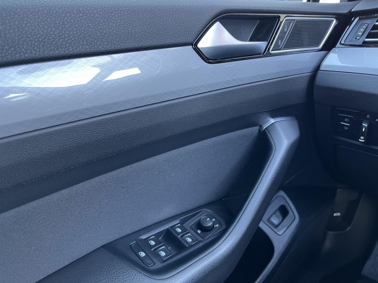 Passat Variant 2,0 TDI DSG Business (Navi+ACC+RearView)