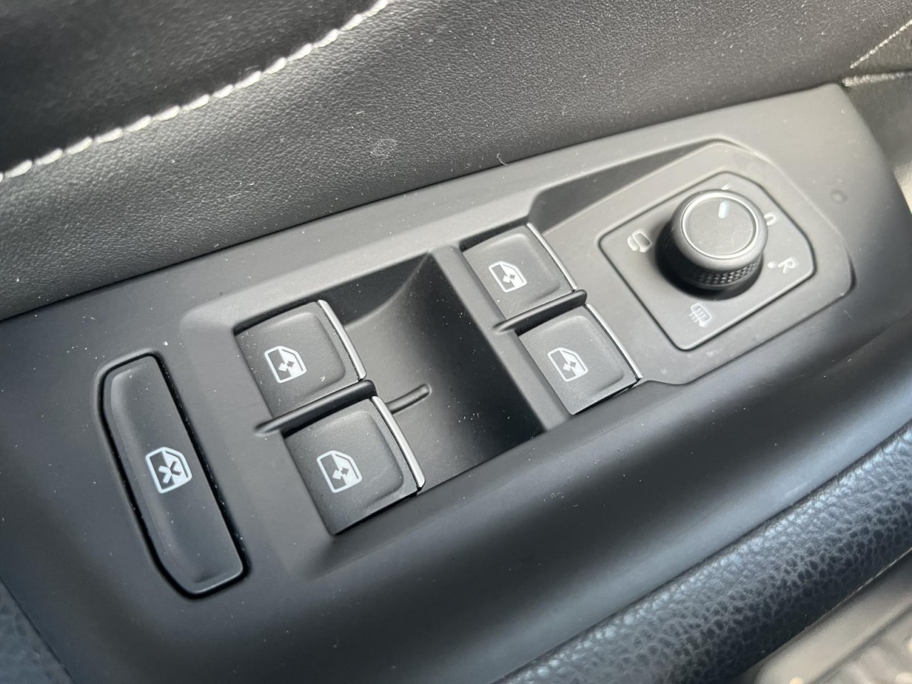 Arteon Shootingbrake 2,0 TDI DSG R-Line (AHK+DCC+Navi)