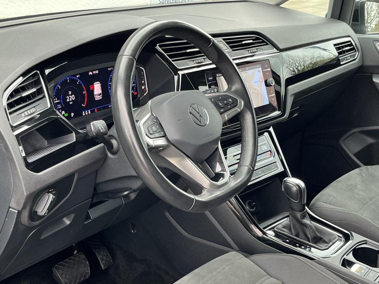 Touran 2,0 TDI DSG Highline (AHK+RearView)