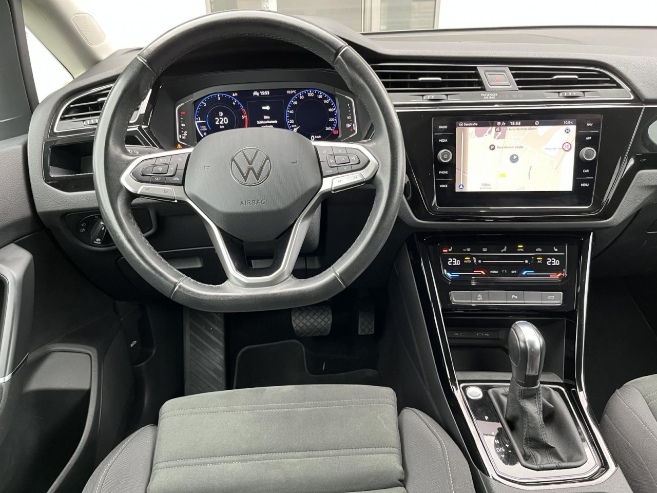 Touran 2,0 TDI DSG Highline (AHK+RearView)