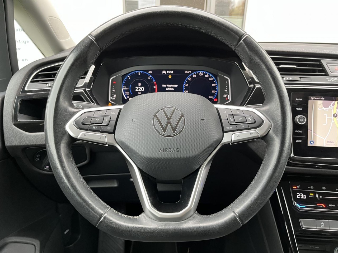 Touran 2,0 TDI DSG Highline (AHK+RearView)