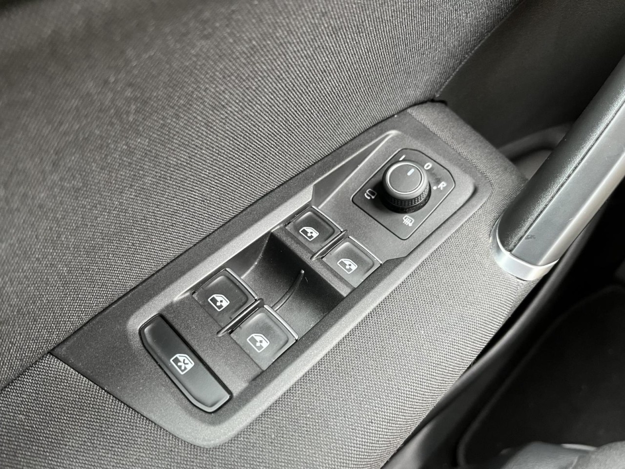 Touran 2,0 TDI DSG Highline (AHK+RearView)