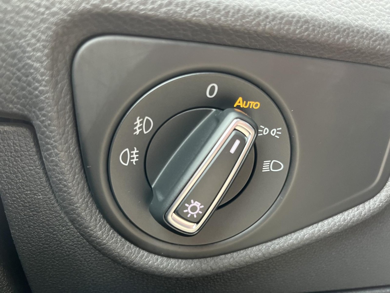 Touran 2,0 TDI DSG Highline (AHK+RearView)