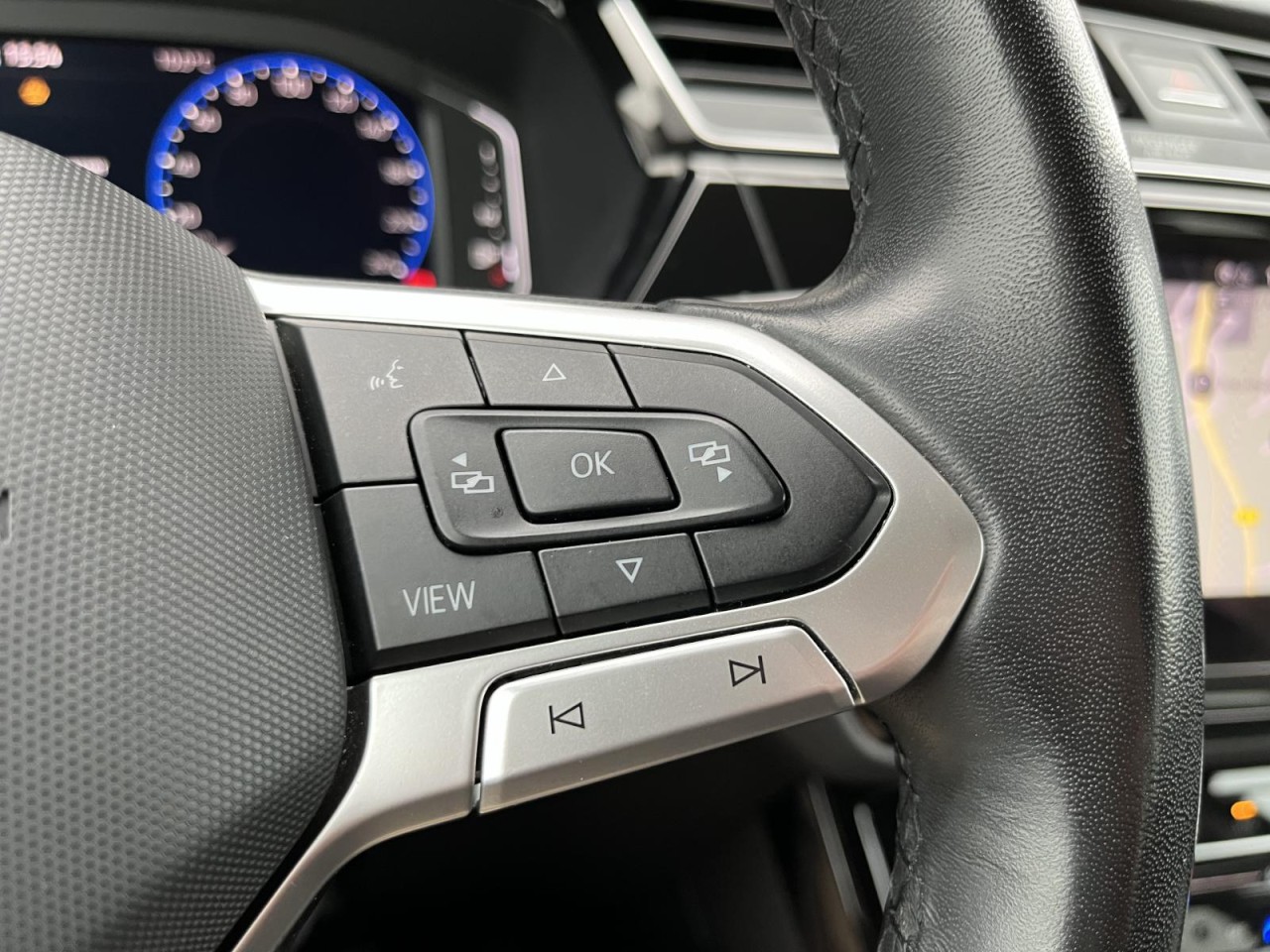 Touran 2,0 TDI DSG Highline (AHK+RearView)