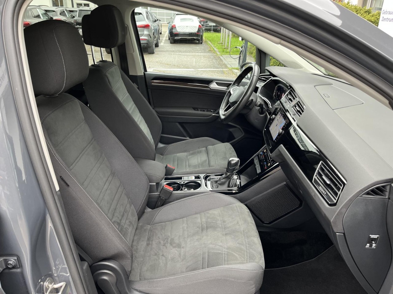 Touran 2,0 TDI DSG Highline (AHK+RearView)