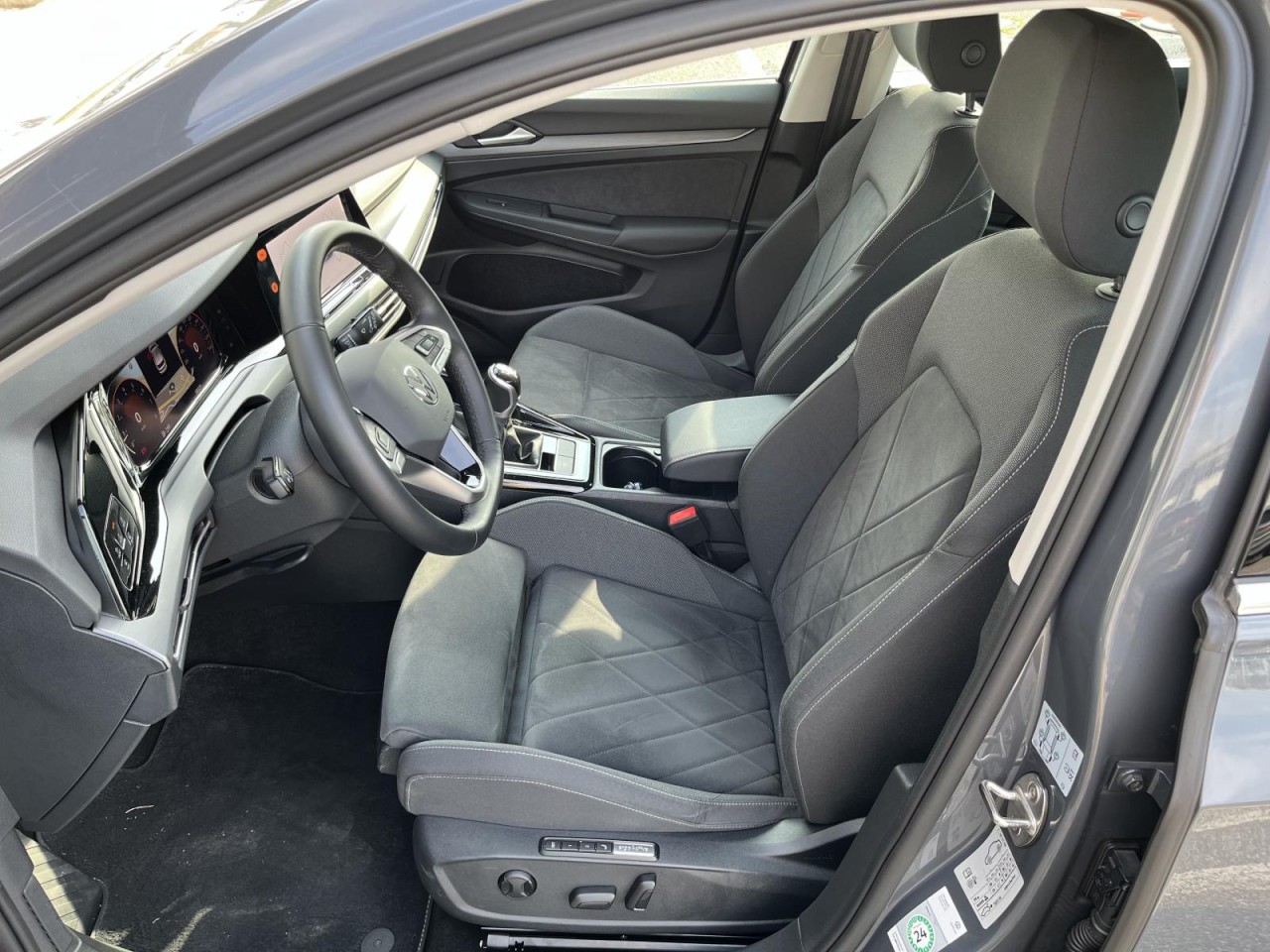 Golf VIII 1,5 TSI Style (LED+ACC+Navi) Klima