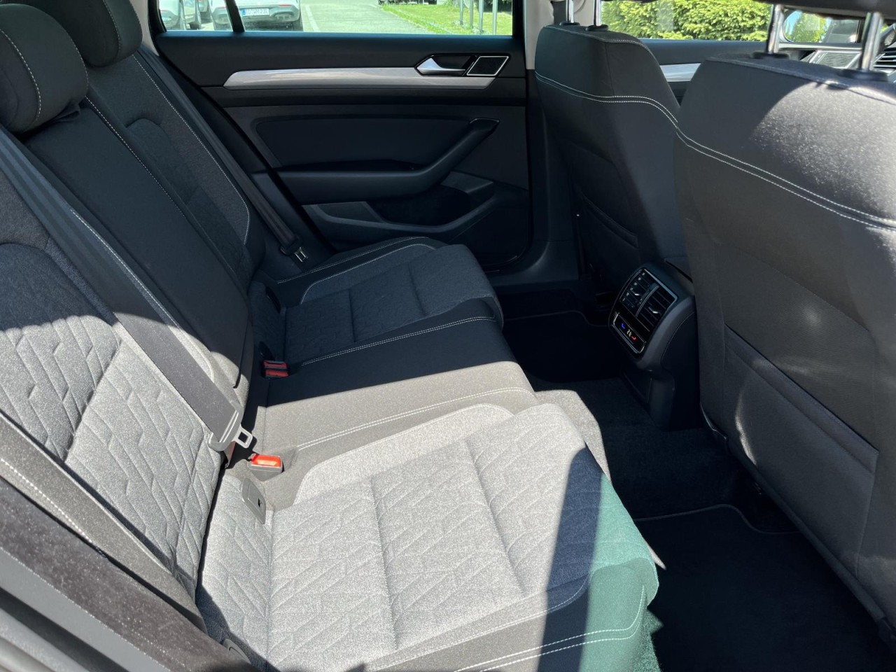 Passat Variant 2,0 TDI DSG Business (AHK+RearView+Navi)