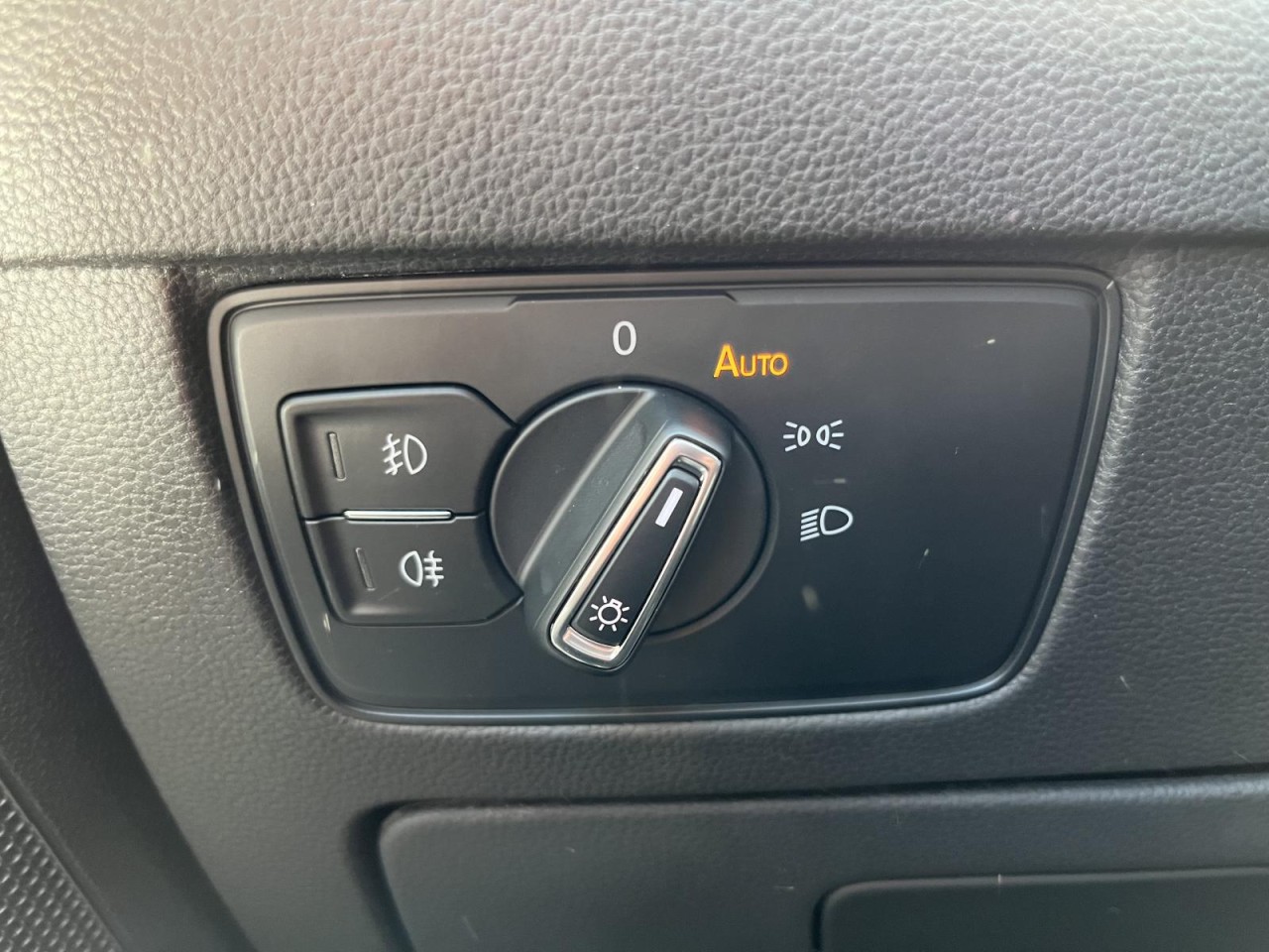 Passat Variant 2,0 TDI DSG Business (AHK+RearView+Navi)