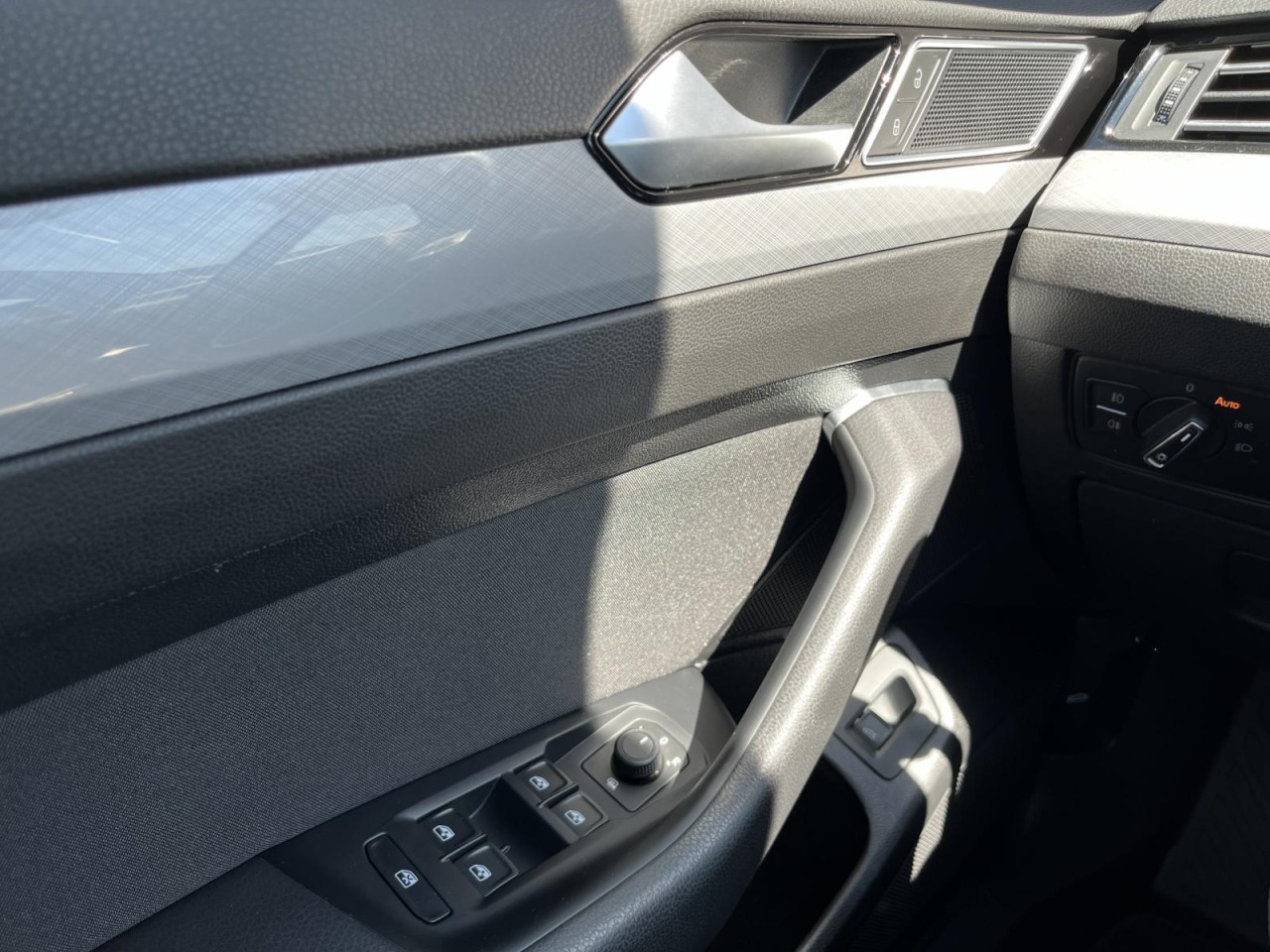Passat Variant 2,0 TDI DSG Business (AHK+RearView+Navi)