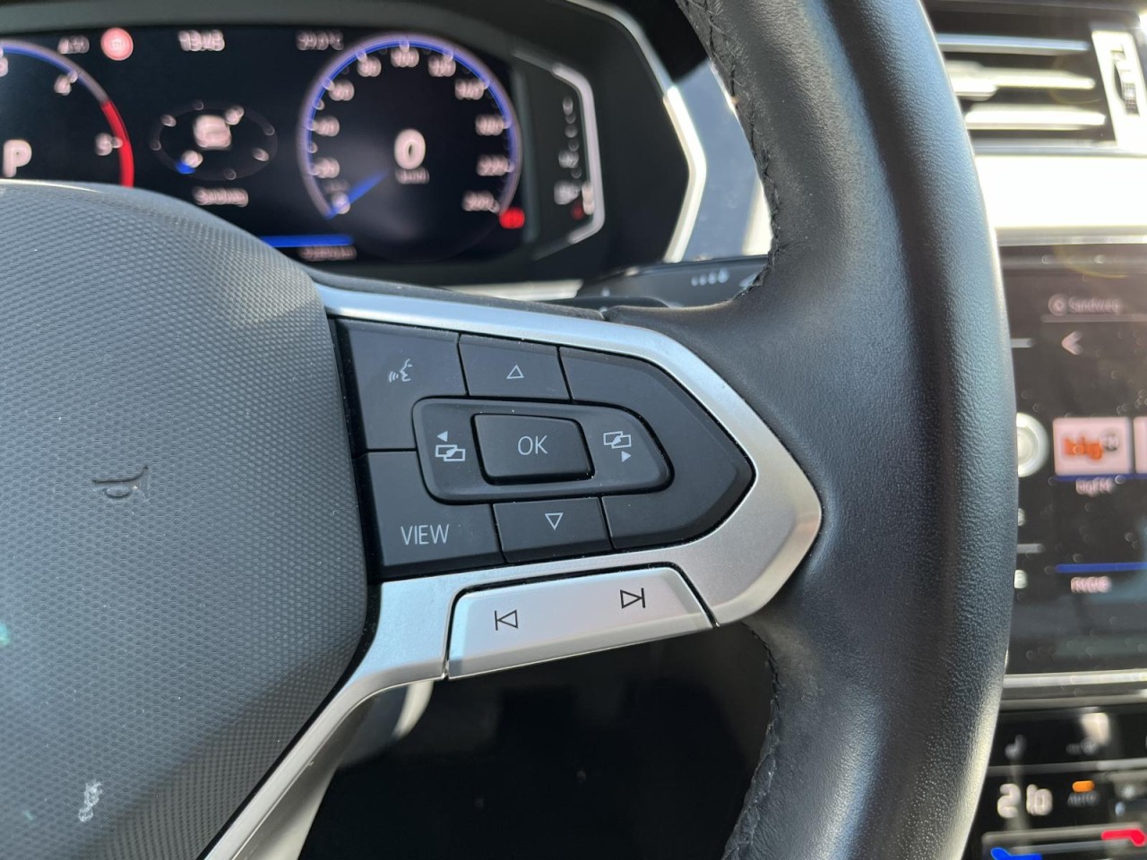 Passat Variant 2,0 TDI DSG Business (AHK+RearView+Navi)
