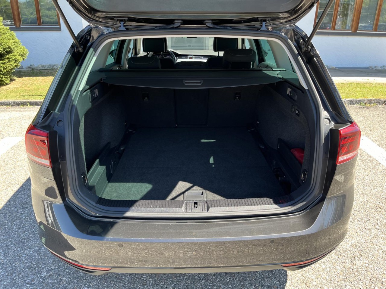 Passat Variant 2,0 TDI DSG Business (AHK+RearView+Navi)