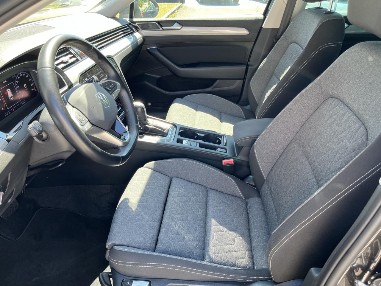Passat Variant 2,0 TDI DSG Business (AHK+RearView+Navi)