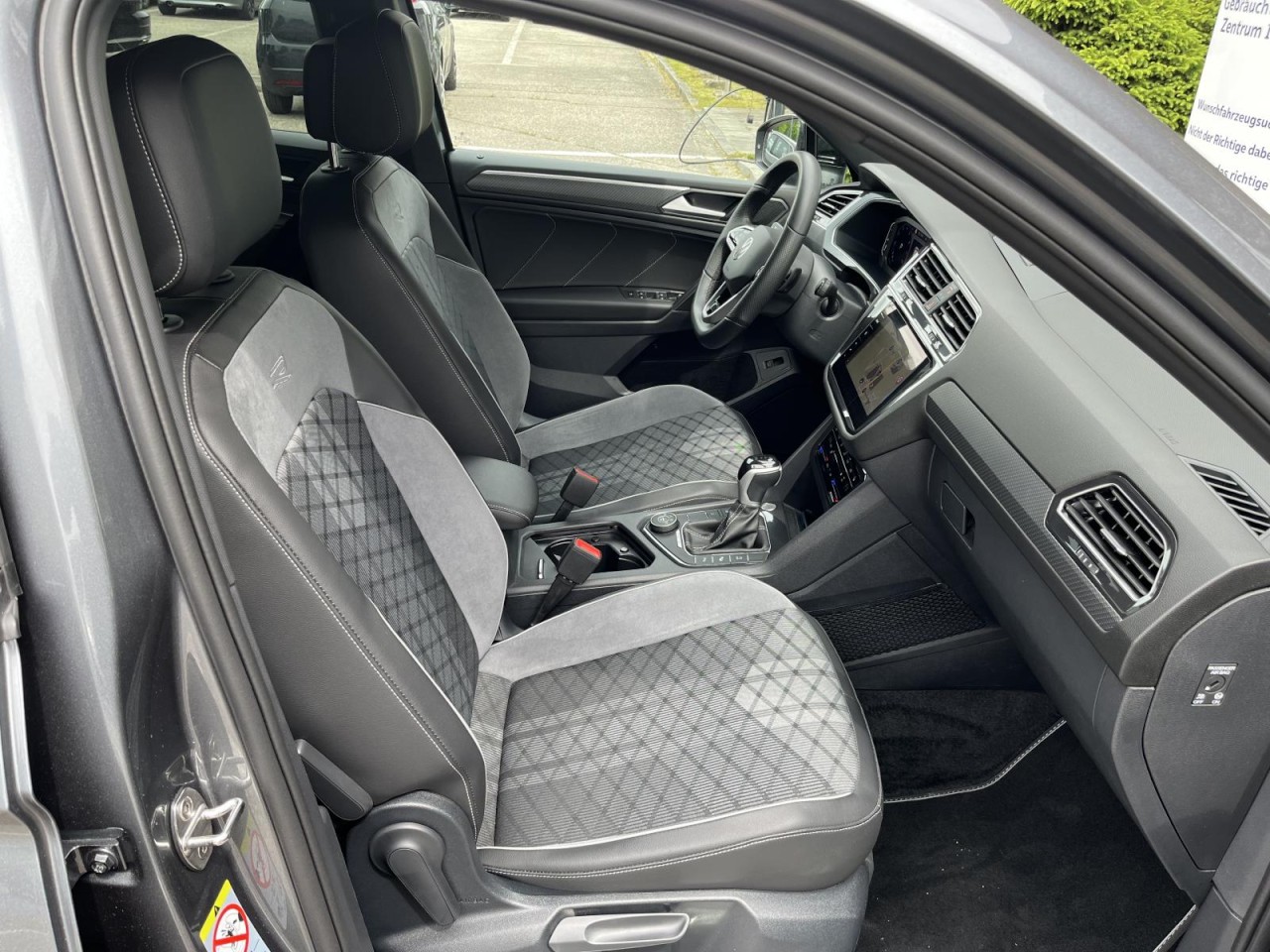 Tiguan Allspace R-Line 2,0 TSI DSG BlackStyle 7-Sitzer 4Motion (RearView+DCC)