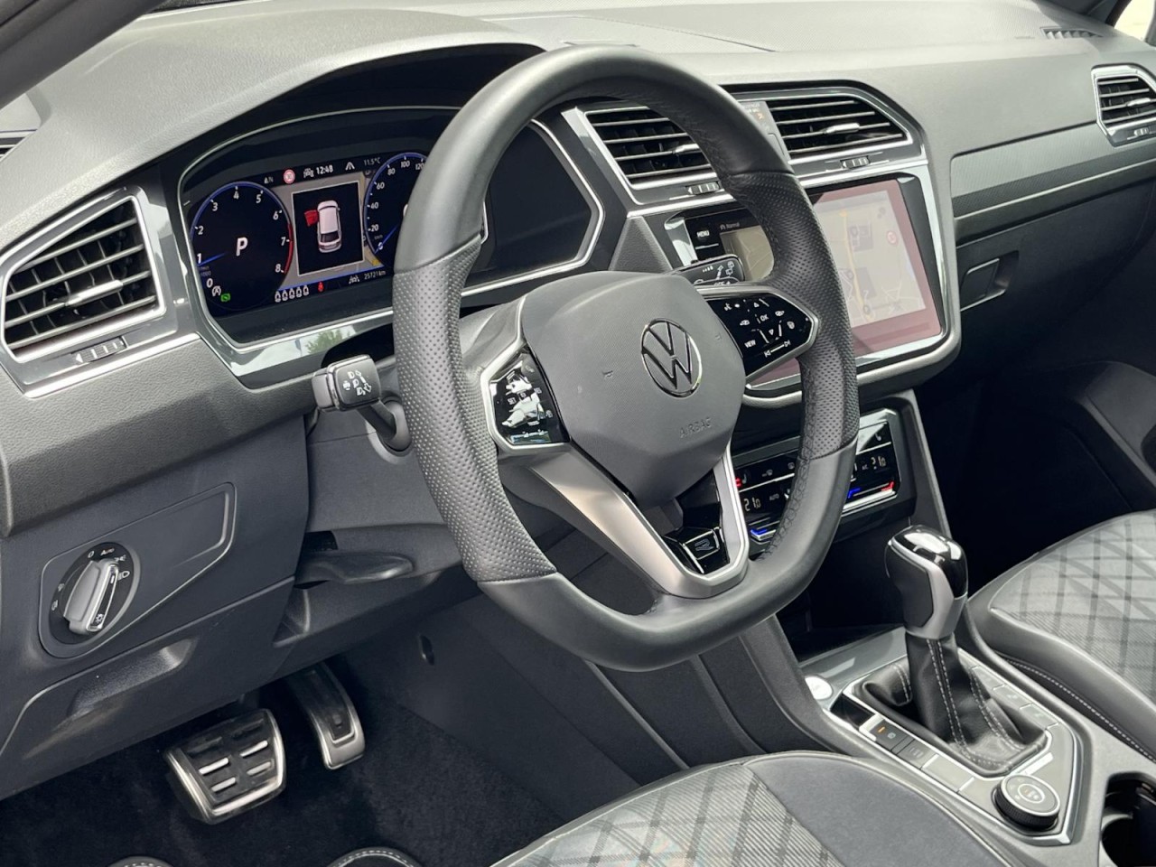 Tiguan Allspace R-Line 2,0 TSI DSG BlackStyle 7-Sitzer 4Motion (RearView+DCC)