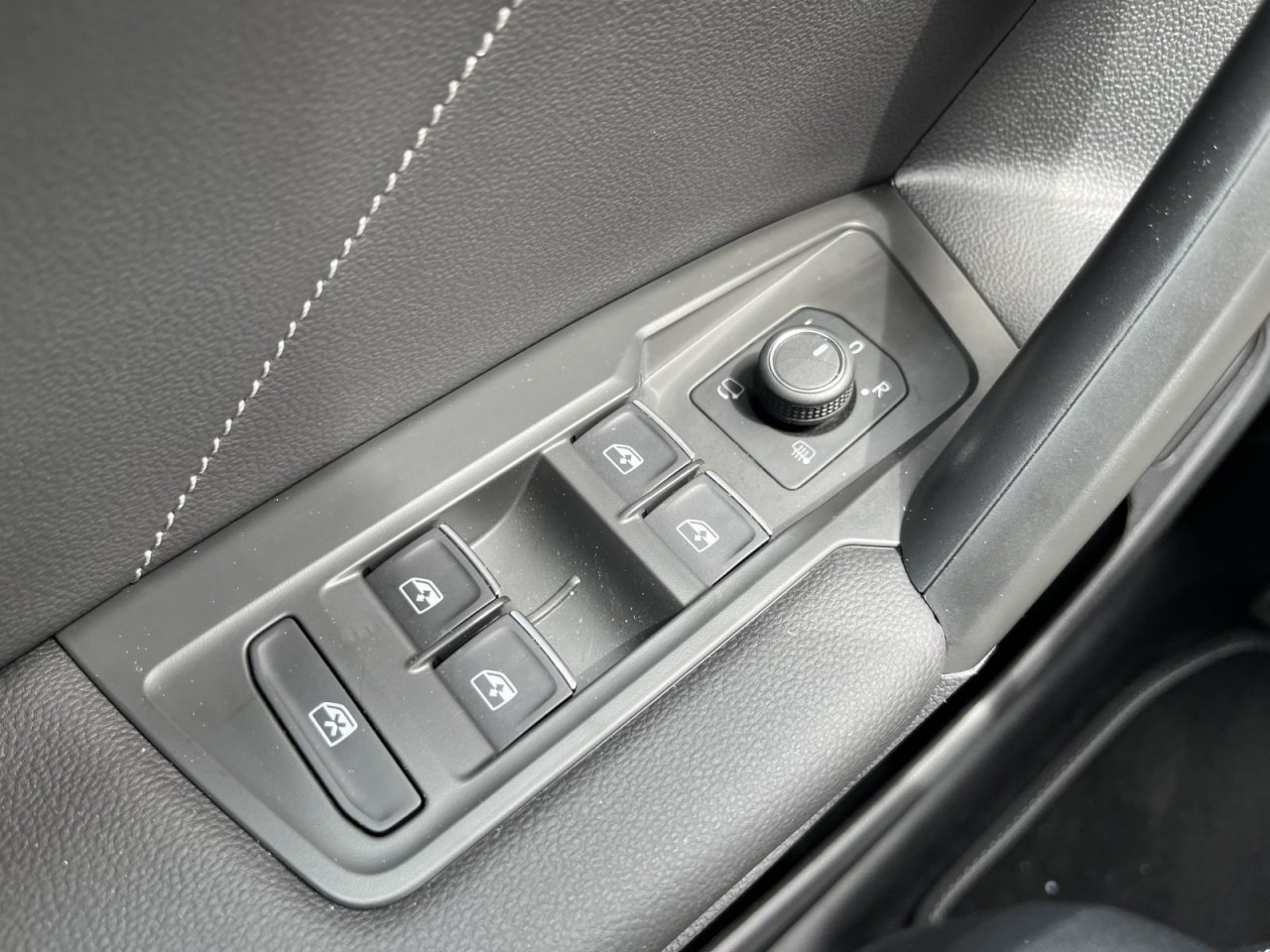 Tiguan Allspace R-Line 2,0 TSI DSG BlackStyle 7-Sitzer 4Motion (RearView+DCC)