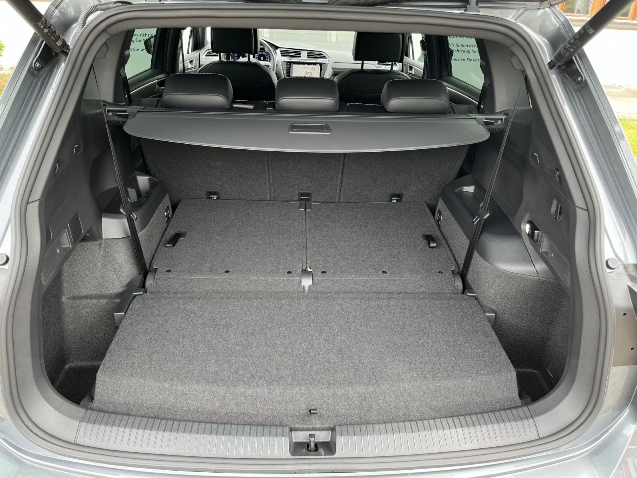 Tiguan Allspace R-Line 2,0 TSI DSG BlackStyle 7-Sitzer 4Motion (RearView+DCC)