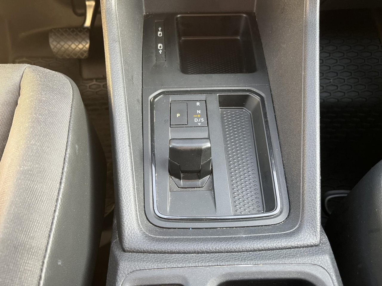 Caddy Cargo 2.0 TDI DSG (Navi+LED+RearView+Standh.)