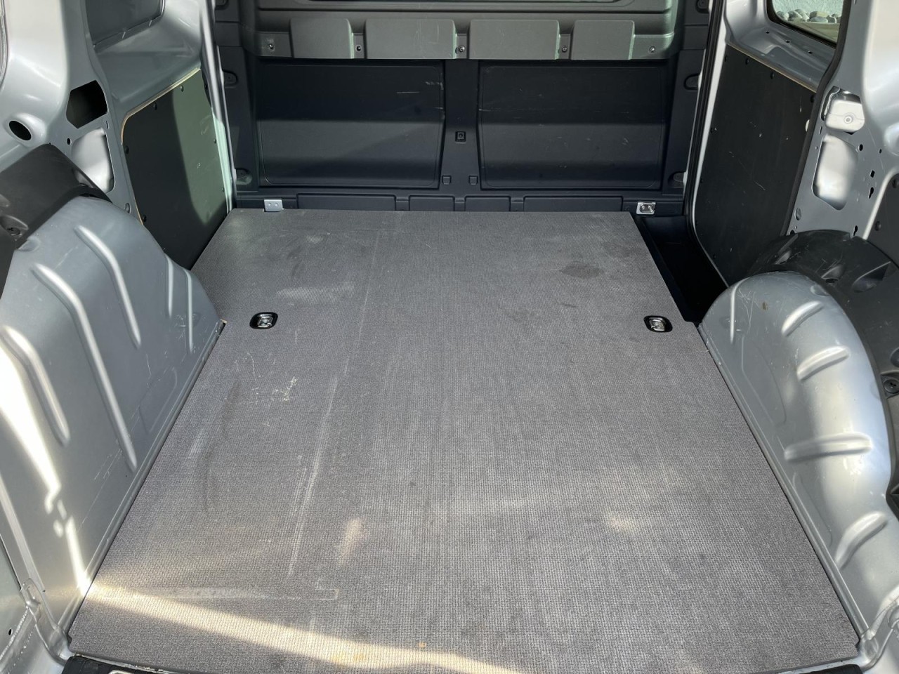 Caddy Cargo 2.0 TDI DSG (Navi+LED+RearView+Standh.)