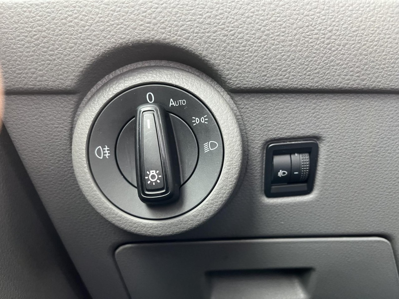 Transporter Kasten T6.1 KR 2,0 TDI (Klima+Navi+RearView)