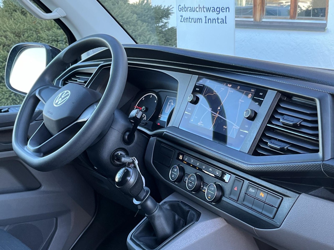 Caravelle T6.1 Comfortline 2,0 TDI (9Sitzer+AHK+Navi)