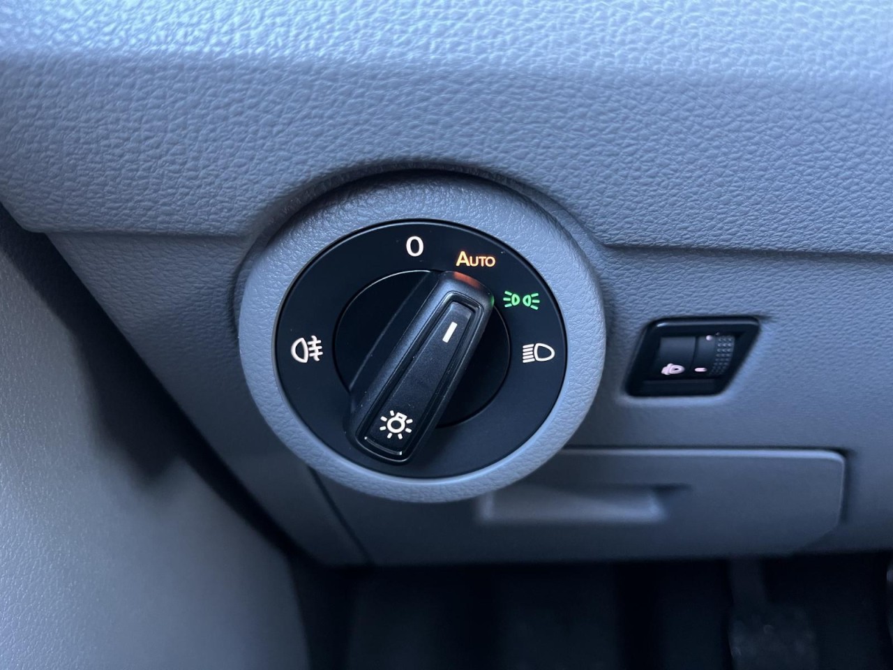 Caravelle T6.1 Comfortline 2,0 TDI (9Sitzer+AHK+Navi)