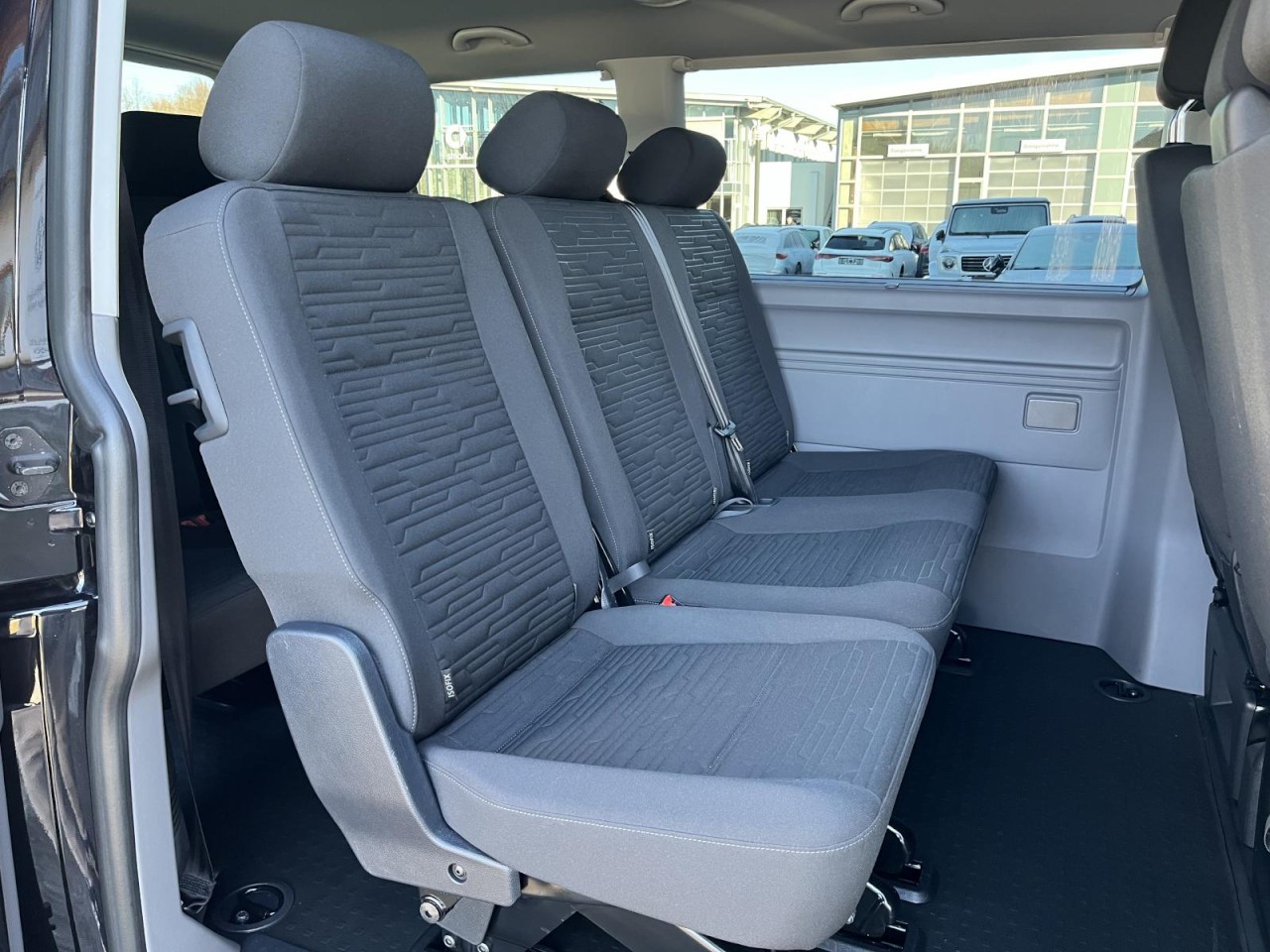 Caravelle T6.1 Comfortline 2,0 TDI (9Sitzer+AHK+Navi)