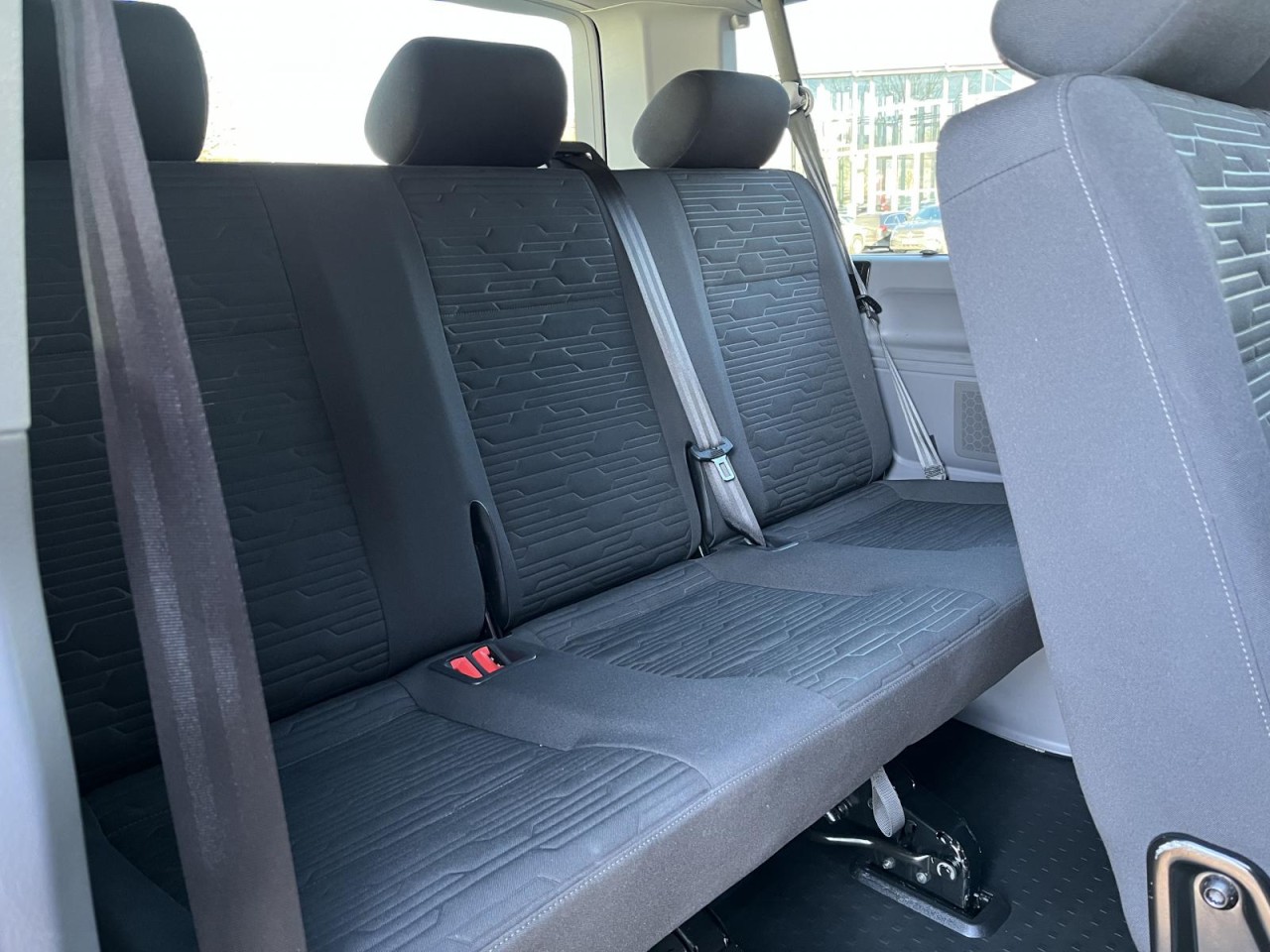 Caravelle T6.1 Comfortline 2,0 TDI (9Sitzer+AHK+Navi)