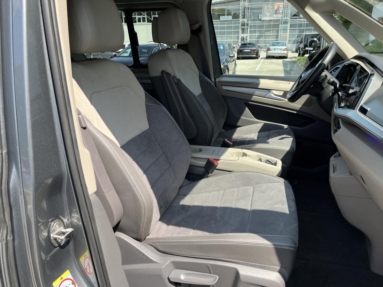 Multivan T7 2,0 TDI DSG Life LÜ (IQLight+AHK+Standhzg.)