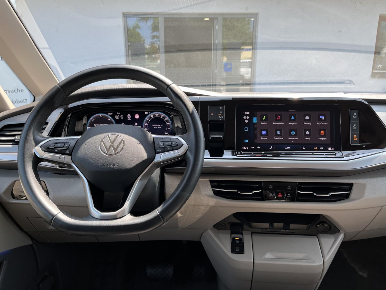 Multivan T7 2,0 TDI DSG Life LÜ (IQLight+AHK+Standhzg.)