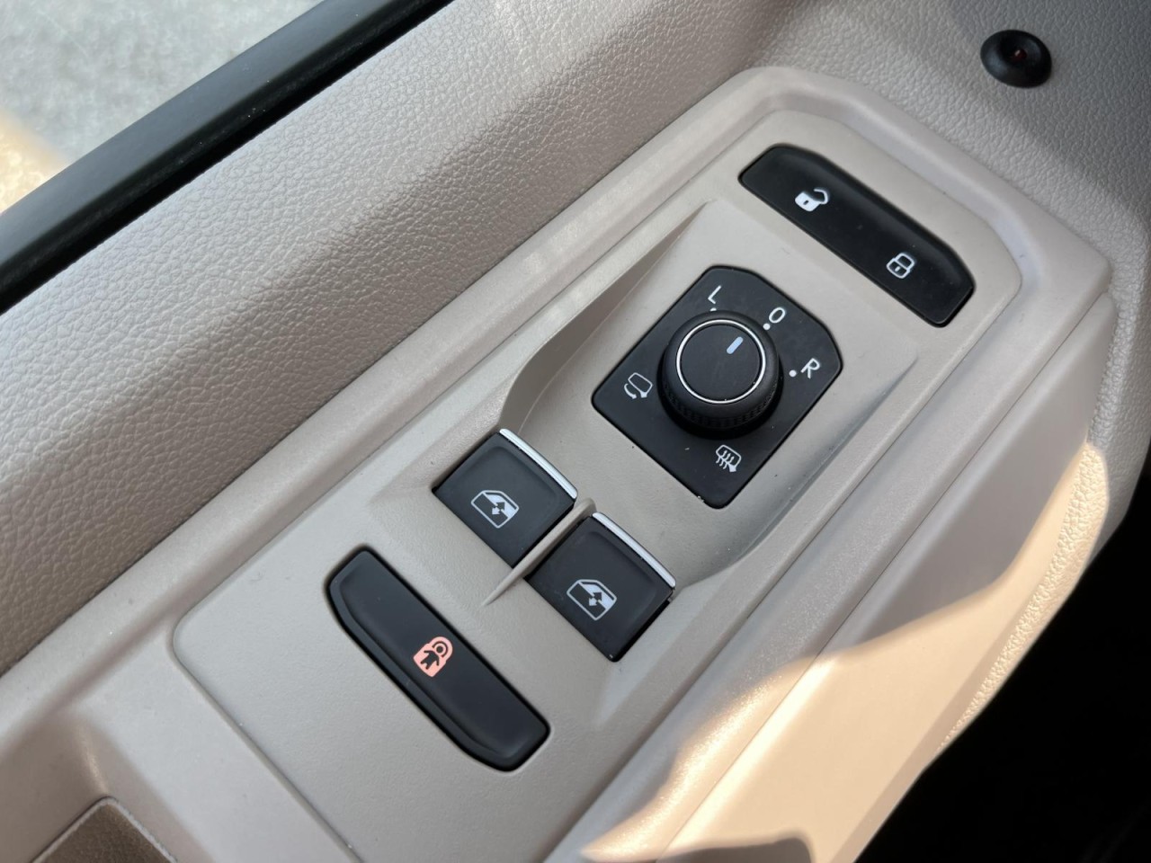 Multivan T7 2,0 TDI DSG Life LÜ (IQLight+AHK+Standhzg.)
