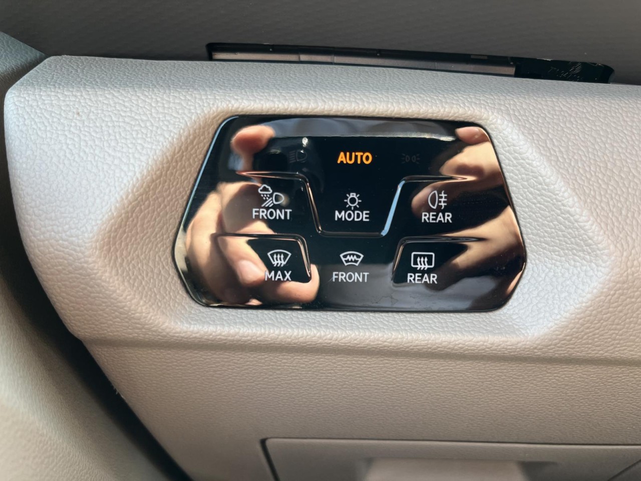 Multivan T7 2,0 TDI DSG Life LÜ (IQLight+AHK+Standhzg.)